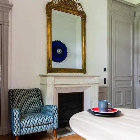 Les Plumes De Regina - History And Charm *